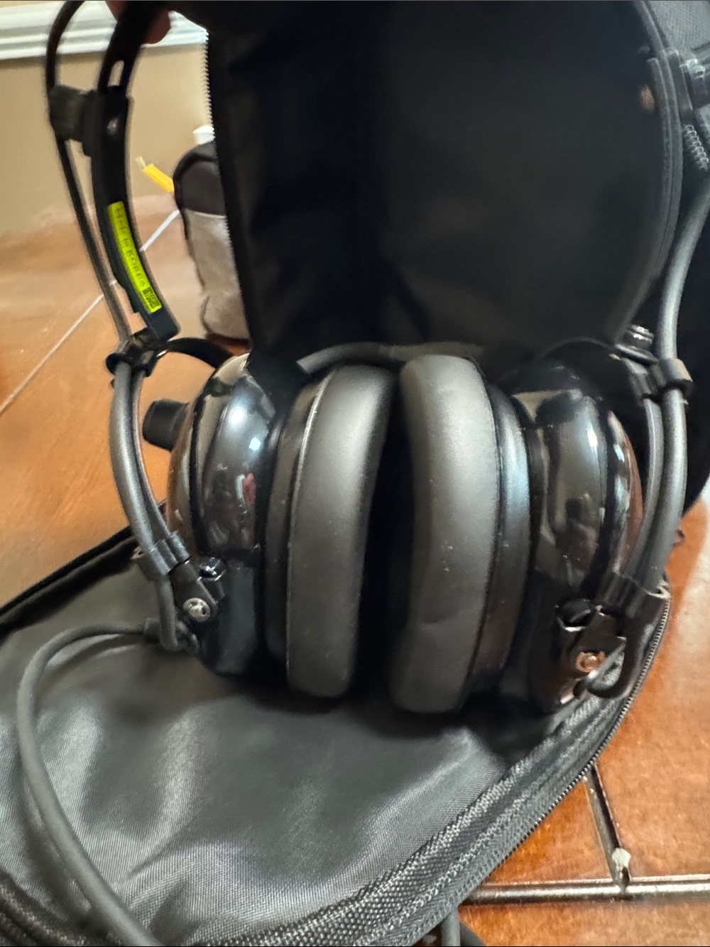 Rugged Air RA200 General Aviation Student Pilot Headset Music Input A20 GA Plug - Picture 4 of 5